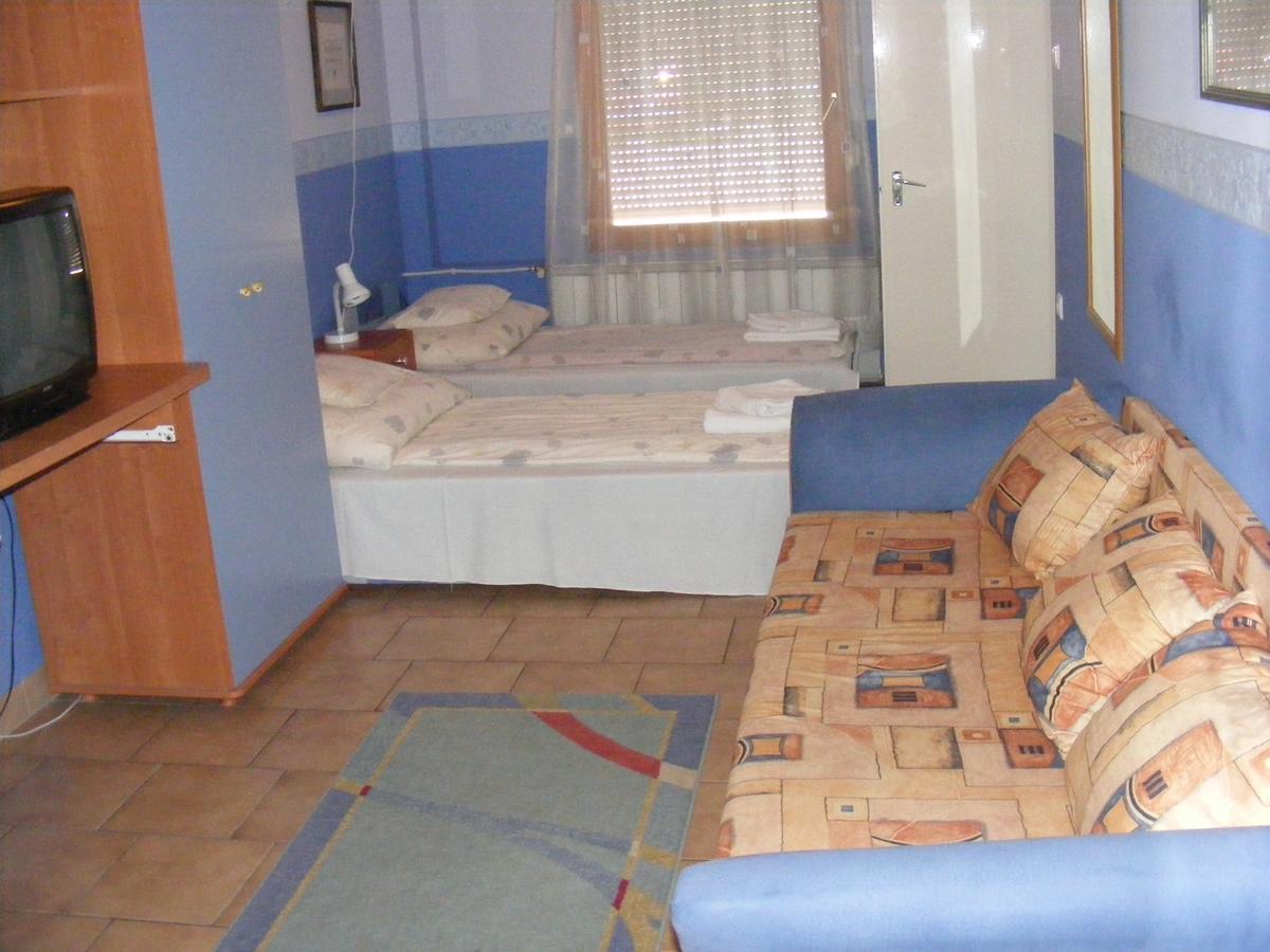 Hotel Pelikan Hódmezővásárhely Exteriör bild
