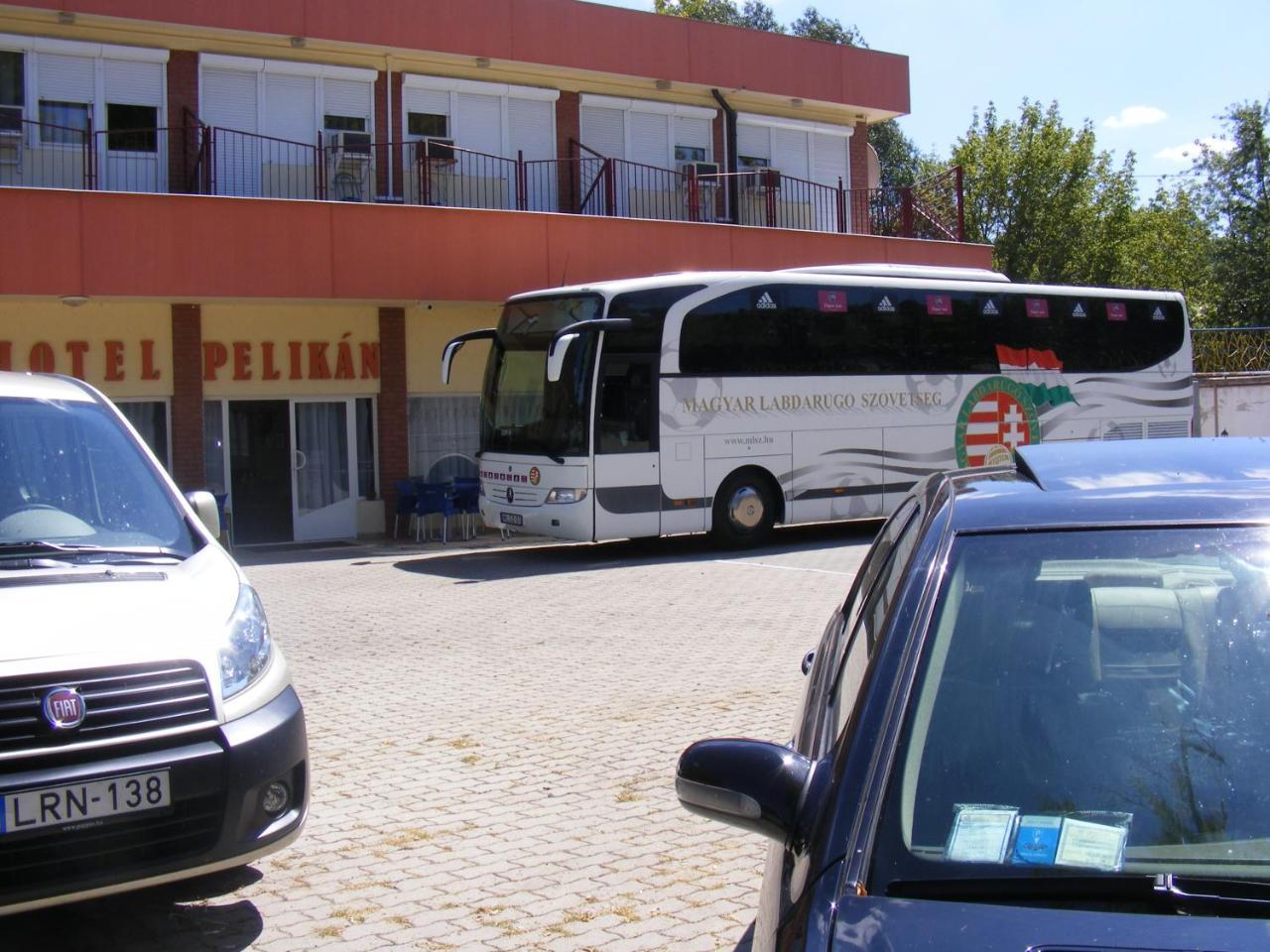 Hotel Pelikan Hódmezővásárhely Exteriör bild