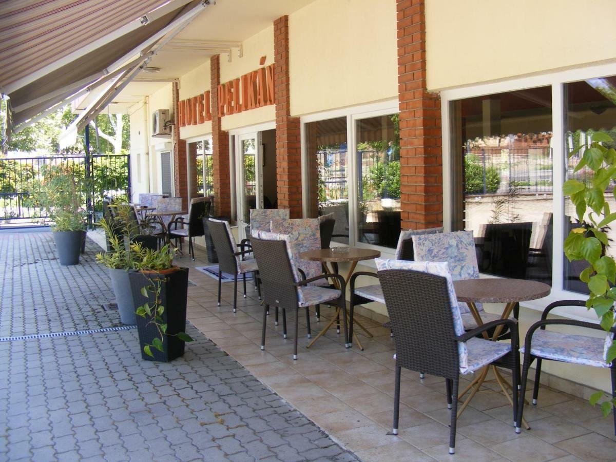 Hotel Pelikan Hódmezővásárhely Exteriör bild